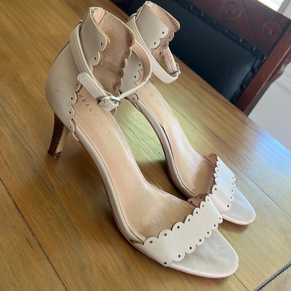 Low Heeled Shoes